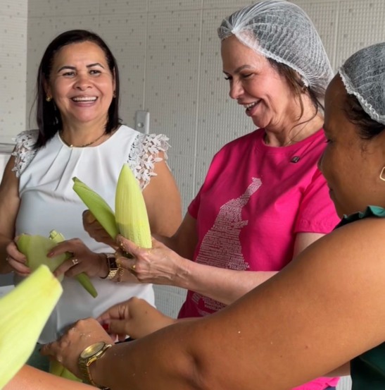 Pré-campanha: Dorinha “põe a mão na massa” em Juarina e reforça articulação política durante preparativos da Festa do Milho
