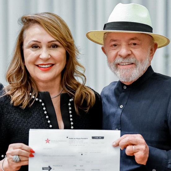 Kátia Abreu janta com Dilma e Lula e presidente faz questão de “abonar” sua chegada ao PT; Célio Moura se anima com possibilidade de pré-candidatura