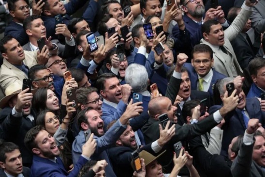 Tocantins acompanha maioria e vota para derrubar veto de Lula ao PL da Dosimetria; Irajá e Ayres votam pela manutenção