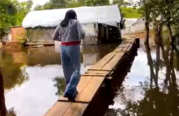 Chuvas intensas fazem rio transbordar e isolam famílias indígenas no sudoeste do TO