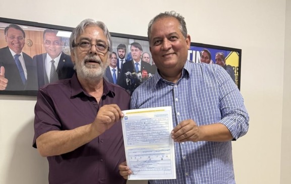 A convite de Gomes, ex-secretário César Simoni se filia ao PL para disputar cadeira de federal 