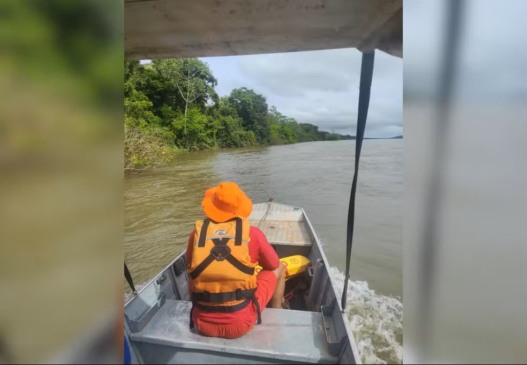 Militar do Corpo de Bombeiros durante operação de buscas em rio do Tocantins — Foto: Divulgação/CBM
