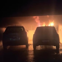 Carro el&eacute;trico pegou fogo enquanto estava carregando, em Palmas &mdash; Foto: Divulga&ccedil;&atilde;o/Bombeiros