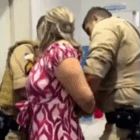 Mulher &eacute; presa ap&oacute;s denunciar falta de m&eacute;dicos em UPA no Bico do Papagaio e acusa policial de agress&atilde;o; V&Iacute;DEO