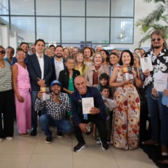 Autoridades pol&iacute;ticas, amigos e familiares prestigiaram o lan&ccedil;amento das obras de Warner Pires na C&acirc;mara Municipal de Palmas - Foto de Isa&iacute;as Bandeira/Matriz Marketing