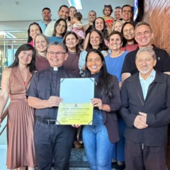 Deputada Vanda Monteiro homenageia Padre Josinaldo por servi&ccedil;os prestados ao Santu&aacute;rio de F&aacute;tima