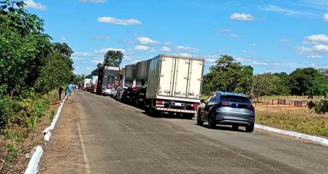 Fila de até 10 horas, crianças chorando e motoristas revoltados; travessia por balsa vira drama após interdição