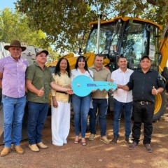 Deputada Janad Valcari entrega microtrator para Abreul&acirc;ndia e refor&ccedil;a apoio &agrave; produ&ccedil;&atilde;o rural