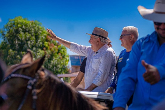 Laurez percorre cavalgada da Expo Gurupi ao lado de lideranças e produtores rurais