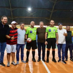 Pr&eacute;-candidato ao senado, Vanderlei Luxemburgo prestigia Torneio do Trabalhador, competi&ccedil;&atilde;o tradicional de futsal realizada anualmente no munic&iacute;pio em alus&atilde;o ao Dia do Trabalhador, em Xambio&aacute; 