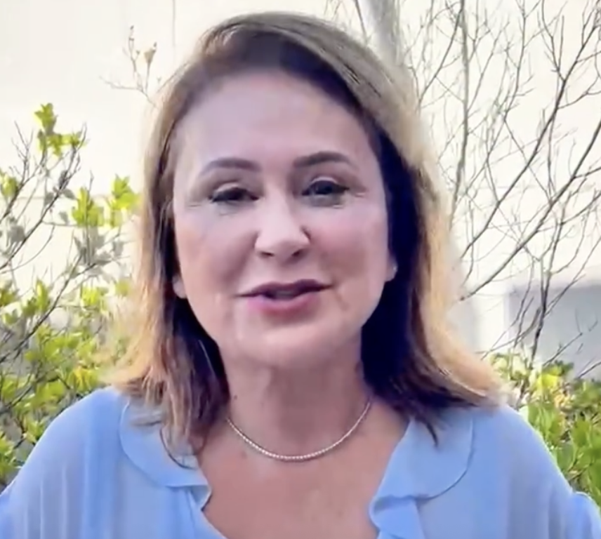 De Lisboa, Kátia Abreu elogia nomes do PT, prega reeleição de Lula e faz defesa da Educação em vídeo ao Sintet De Lisboa, Kátia Abreu elogia nomes do PT, prega reeleição de Lula e faz defesa da Educação em vídeo ao Sintet