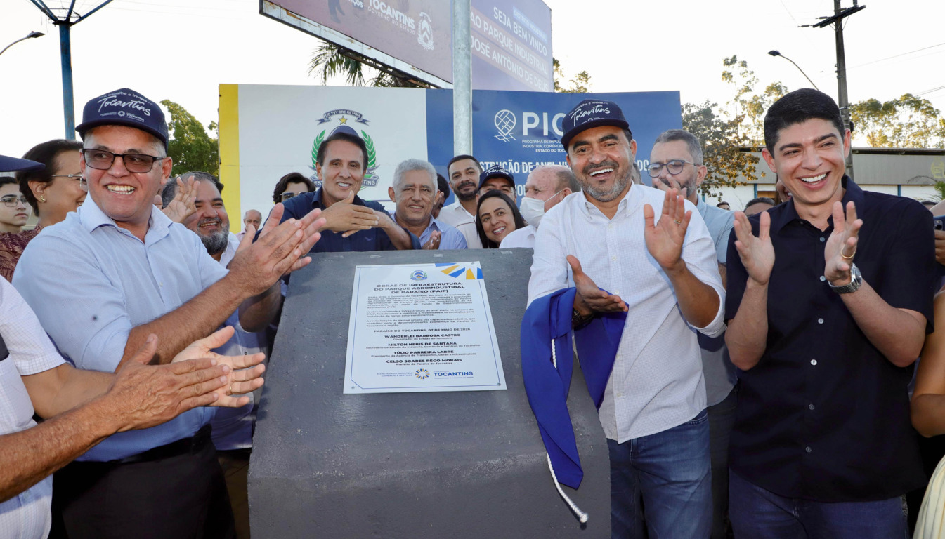 Governador Wanderlei Barbosa e o prefeito Celso Morais durante a solenidade de entrega das obras do Parque Agroindustrial de Paraíso, importante eixo de desenvolvimento econômico regional -  Crédito: Antonio Gonçalves/Governo do Tocantins