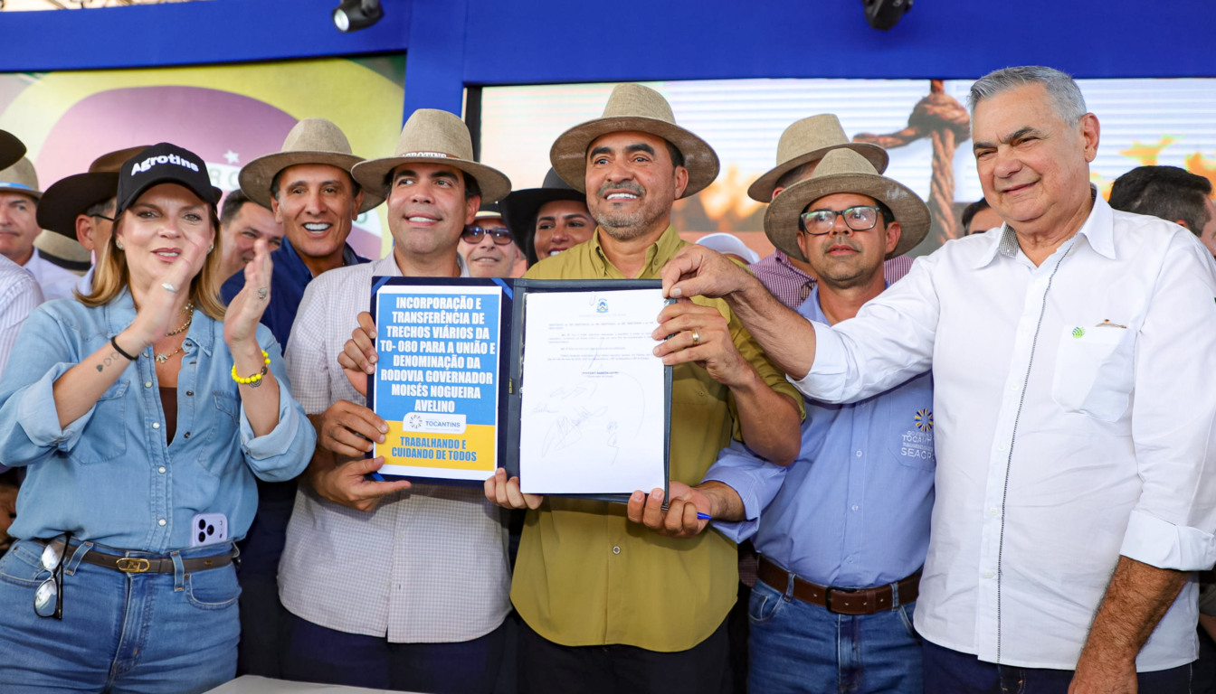 Projeto de lei que autoriza o Governo do Tocantins a federalizar os respectivos trechos da rodovia foi assinado nesta quarta-feira, 13, pelo governador Wanderlei Barbosa durante a abertura oficial da Agrotins 2026 -Crédito: Ademir dos Anjos/Governo do Tocantins