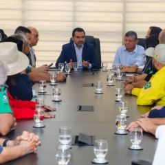 Governador Wanderlei Barbosa se re&uacute;ne com servidores para esclarecer os impactos da decis&atilde;o da Aleto sobre indeniza&ccedil;&otilde;es - Foto: Ant&ocirc;nio Gon&ccedil;alves/Governo do Tocantins 