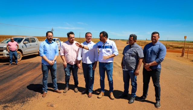 Governador Wanderlei Barbosa vistoria serviços que estão sendo executados na rodovia TO-010, principal rota alternativa utilizada após a interdição da ponte entre Tupirama e Pedro Afonso - Foto: Aldemar Ribeiro/Governo do Tocantins 