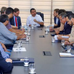 Em reuni&atilde;o no Pal&aacute;cio Araguaia, o governador Wanderlei Barbosa anuncia medidas para acelerar a emiss&atilde;o dos t&iacute;tulos das propriedades do Projeto Manuel Alves e ampliar a seguran&ccedil;a jur&iacute;dica dos produtores rurais - Foto: Antonio Gon&ccedil;alves/Governo do Tocantins