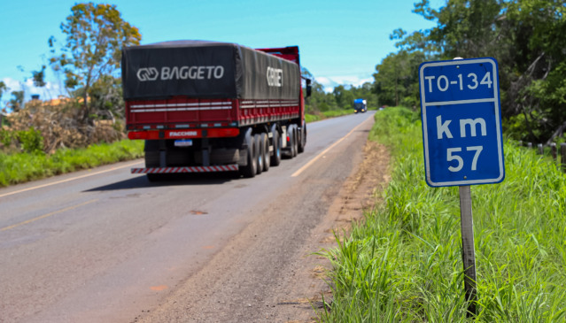 Rodovia TO-134, no trecho entre Axixá e o povoado de Jatobal, no município de Praia Norte,  vai garantir mais segurança, mobilidade e fortalecimento da economia para milhares de moradores da região - Foto: Márcio Vieira/Governo do Tocantins