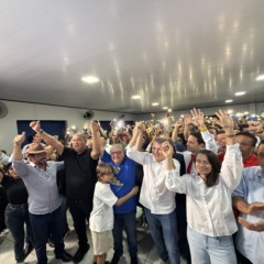 Com os Eduardos no palanque, grupo de suplentes, prefeitos e l&iacute;deres, Jair Farias mostra for&ccedil;a pol&iacute;tica em Palmas em evento lotado: &ldquo;ser&aacute; um mandato entregue para o povo&rdquo;