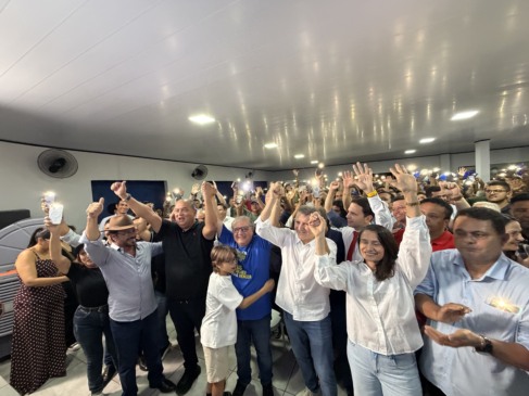 Com os Eduardos no palanque, grupo de suplentes, prefeitos e líderes, Jair Farias mostra força política em Palmas em evento lotado: “será um mandato entregue para o povo”