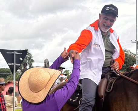 Amélio Cayres reforça apoio às tradições durante Cavalgada do Trabalhador em Maurilândia do Tocantins