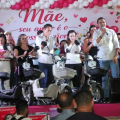 Governador participa da Festa das M&atilde;es e inaugura&ccedil;&atilde;o do Est&aacute;dio Municipal em Axix&aacute;; Dorinha e Gaguim tamb&eacute;m prestigiam&nbsp;