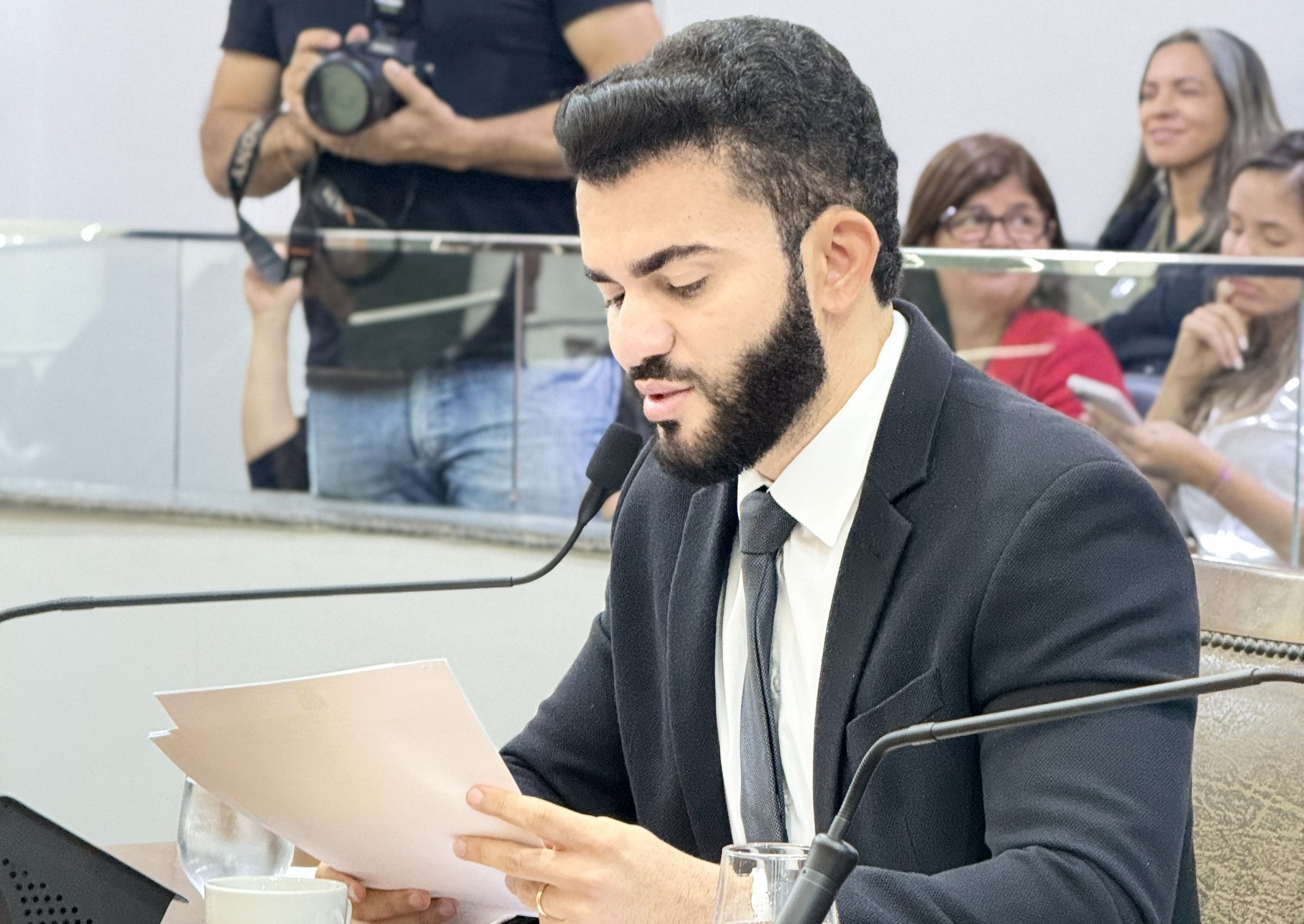 Léo Barbosa propõe proibir nomeação de condenados por feminicídio em cargos públicos no Tocantins