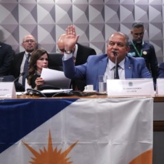 Senador Eduardo Gomes re&uacute;ne prefeitos, refor&ccedil;a articula&ccedil;&atilde;o pol&iacute;tica e amplia apoios durante Marcha dos Munic&iacute;pios em Bras&iacute;lia