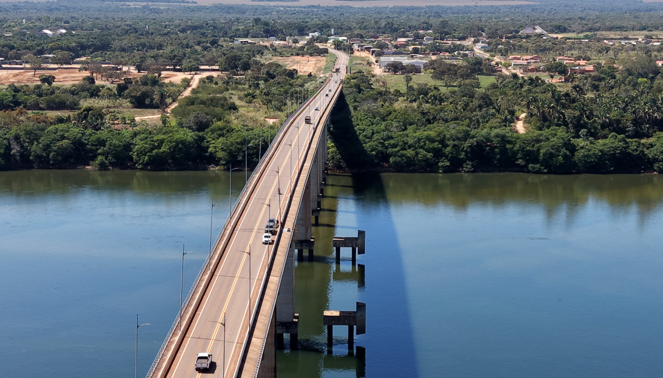 Após interdição total da ponte de Pedro Afonso, governo do Estado mobiliza embarcações emergenciais e determina manutenção das rotas alternativas