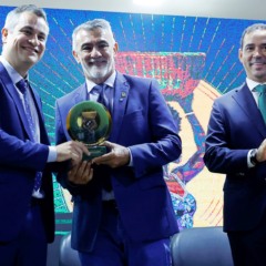 Presidente Am&eacute;lio Cayres &eacute; homenageado por apoio a atua&ccedil;&atilde;o da Defensoria P&uacute;blica