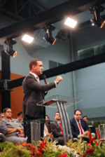 Vicentinho J&uacute;nior ressalta papel social de igrejas durante evento da Assembleia de Deus Na&ccedil;&atilde;o Madureira