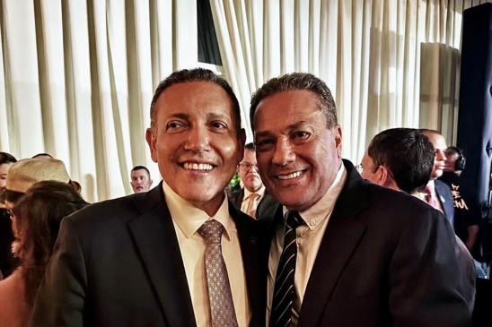 Vanderlei Luxemburgo esteve com o ministro Kassio Nunes Marques durante a solenidade de posse na presidência do TSE, em Brasília. A agenda reforça a presença institucional do pré-candidato ao Senado pelo Podemos em espaços centrais da vida pública nacional - Créditos: Assessoria de Comunicação