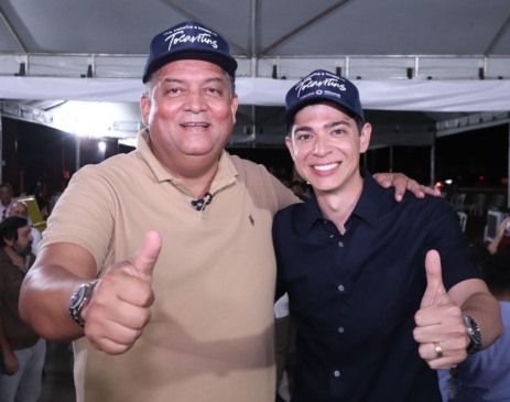 Senador Eduardo Gomes destaca investimentos de mais de R$ 40 milhões em asfalto e garante obra do Córrego Pernada durante entregas em Paraíso
