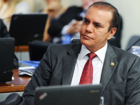 TRE manda Ataídes apagar vídeos e acende debate sobre campanha antecipada no Tocantins