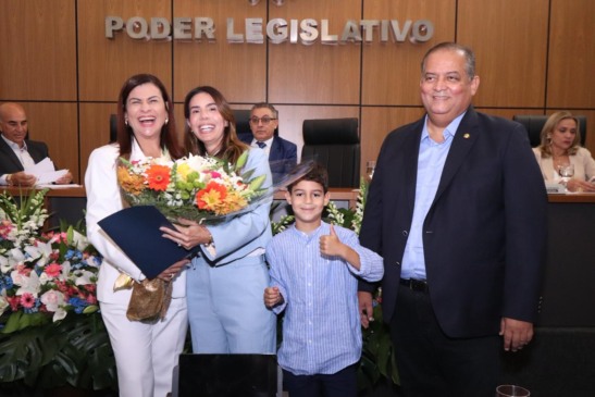 Elogiado por Amarildo na Câmara de Palmas, Gomes destaca protagonismo da esposa nas causas sociais e faz reflexão política: “Vamos olhar para o futuro com o espírito de união do passado”