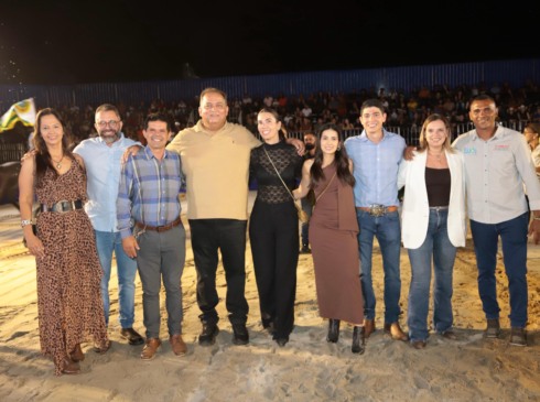 Em Paraíso, Claudia Lelis celebra força da FestMicro e reafirma: “Acredito e incentivo essa feira desde a 1ª edição”