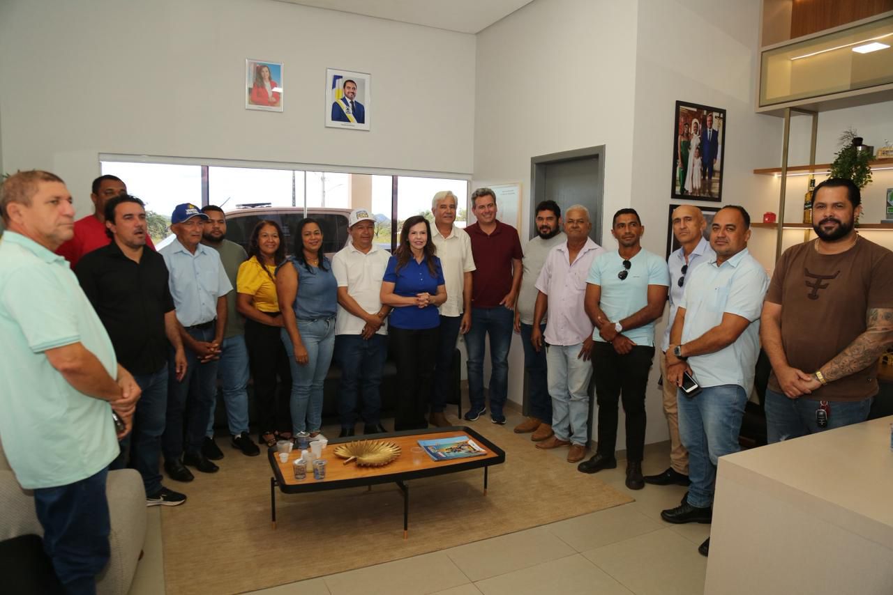 PRÉ-CAMPANHA: Prefeito de Wanderlândia, sete vereadores e ex-gestor oficializam apoio a Dorinha