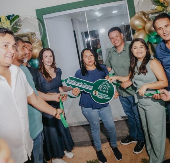 Com investimento de R$ 1,5 milhão destinado pela senadora Professora Dorinha, Fátima realiza entrega histórica de 55 casas populares