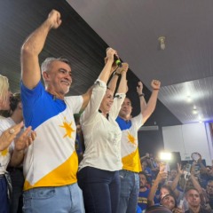 Evento de Vicentinho lota Centro de Conven&ccedil;&otilde;es; Prefeitos discursam e no palanque Cinthia anuncia pr&eacute;-candidatura a federal: &ldquo;est&aacute; na hora de virar a p&aacute;gina&rdquo;