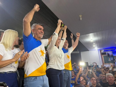 Evento de Vicentinho lota Centro de Convenções; Prefeitos discursam e no palanque Cinthia anuncia pré-candidatura a federal: “está na hora de virar a página”