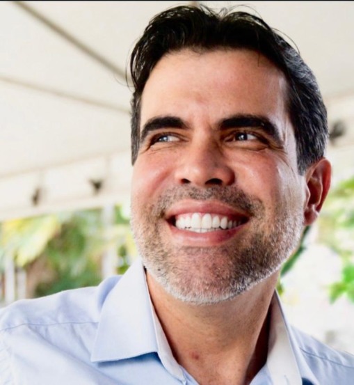 Ricardo Ayres consolida imagem de equilíbrio e maturidade política em meio à polarização nacional