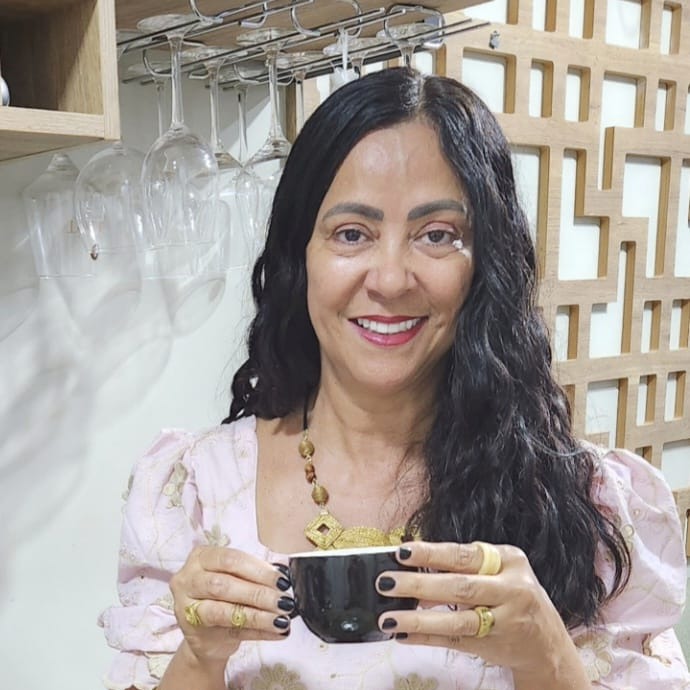 Escritora tocantinense lança obra sobre memória e reinvenção feminina nesta quinta-feira em Palmas Escritora tocantinense lança obra sobre memória e reinvenção feminina nesta quinta-feira em Palmas