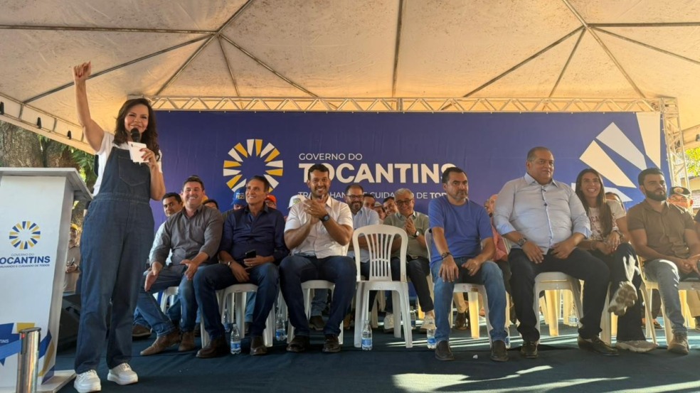 Aplaudida em Almas, Dorinha é abraçada por líderes, enaltece governo Wanderlei e defende Educação: “Nosso compromisso é pelo povo” Aplaudida em Almas, Dorinha é abraçada por líderes, enaltece governo Wanderlei e defende Educação: “Nosso compromisso é pelo povo”