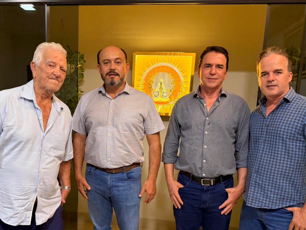 Sandoval Cardoso se reúne com família do Supermercado São Judas Tadeu e destaca importância do empreendedorismo para o desenvolvimento de Colinas Sandoval Cardoso se reúne com família do Supermercado São Judas Tadeu e destaca importância do empreendedorismo para o desenvolvimento de Colinas