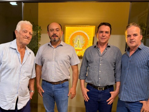 Sandoval Cardoso se reúne com família do Supermercado São Judas Tadeu e destaca importância do empreendedorismo para o desenvolvimento de Colinas