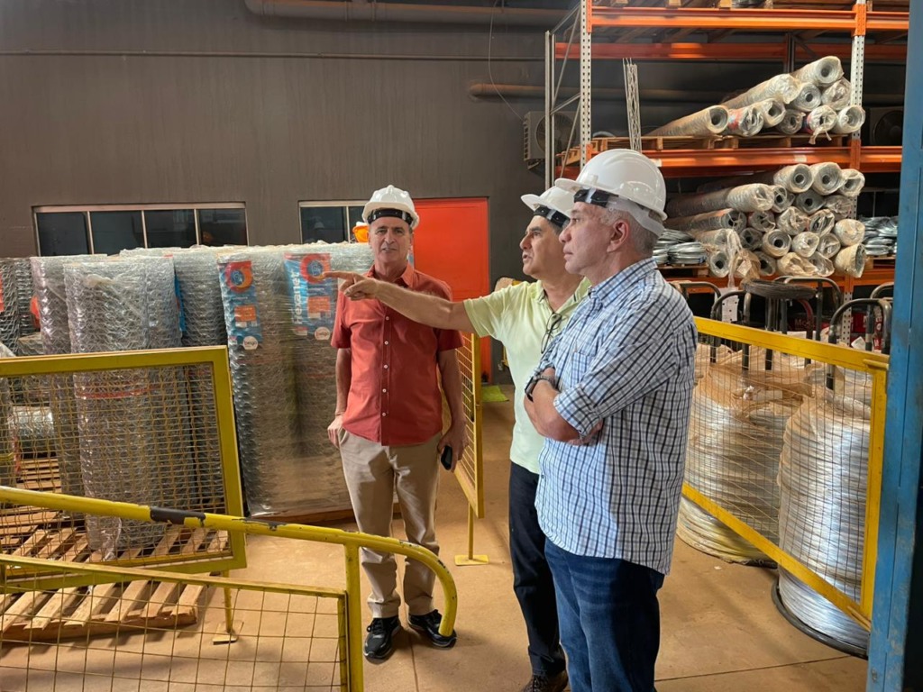 Vereador Carlos Amastha visita empresa do setor de aço e destaca geração de empregos em Palmas Vereador Carlos Amastha visita empresa do setor de aço e destaca geração de empregos em Palmas
