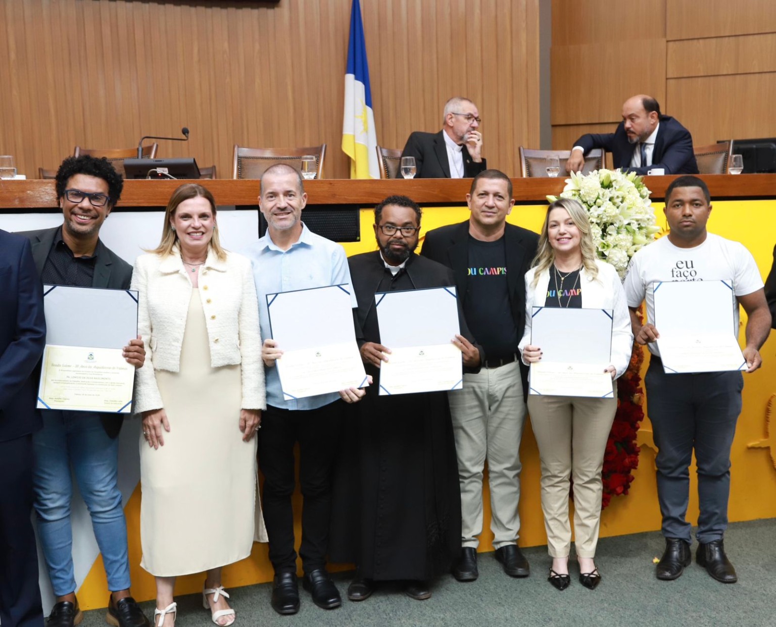 Claudia Lelis homenageia religiosos e lideranças católicas durante sessão solene pelos 30 anos da Arquidiocese de Palmas Claudia Lelis homenageia religiosos e lideranças católicas durante sessão solene pelos 30 anos da Arquidiocese de Palmas