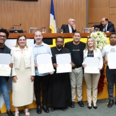 Claudia Lelis homenageia religiosos e lideran&ccedil;as cat&oacute;licas durante sess&atilde;o solene pelos 30 anos da Arquidiocese de Palmas