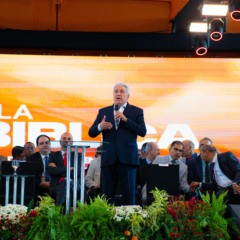 Laurez Moreira participa de encontro evang&eacute;lico e fala sobre o papel da f&eacute; na vida das fam&iacute;lias
