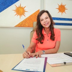 Senadora Professora Dorinha