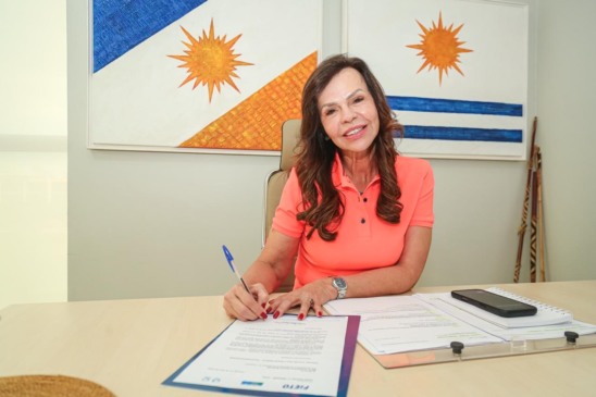 Senadora Professora Dorinha